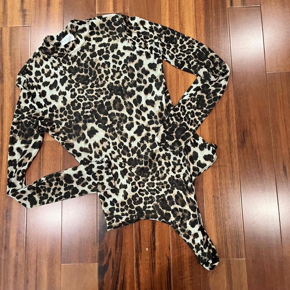 Le Lis Leopard Animal Print Bodysuit Long Sleeve Top Mockneck Semi Sheer Small - Picture 1 of 8